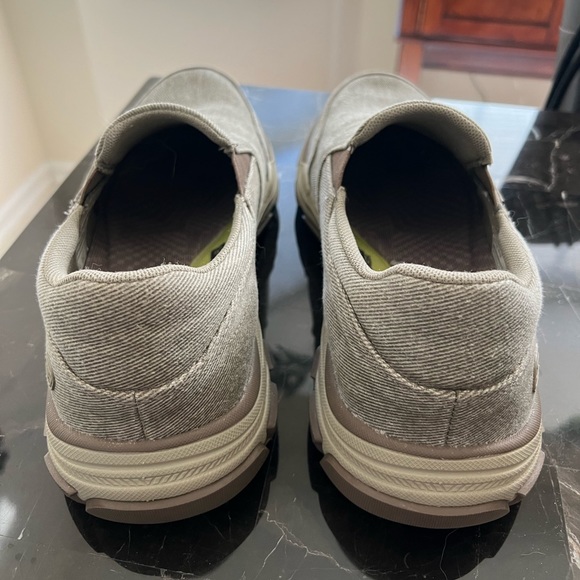 New w/o box men’s Sketchers Relaxed Fit Respected - Fallston. Size 11. Taupe. - Picture 3 of 12